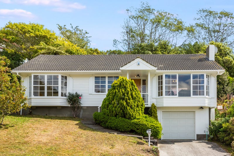 8 Chisbury Street, Churton Park, Wellington - Carousel 1
