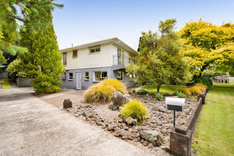 39 Oberon Street, Stratford, Stratford - Carousel 1
