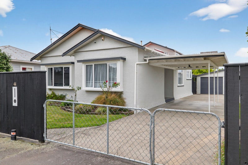 44 Chelwood Street, Takaro, Palmerston North - Carousel 2