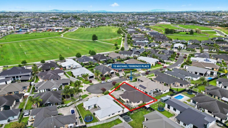 15 Michael Terrence Place, Flagstaff, Hamilton - Carousel 1