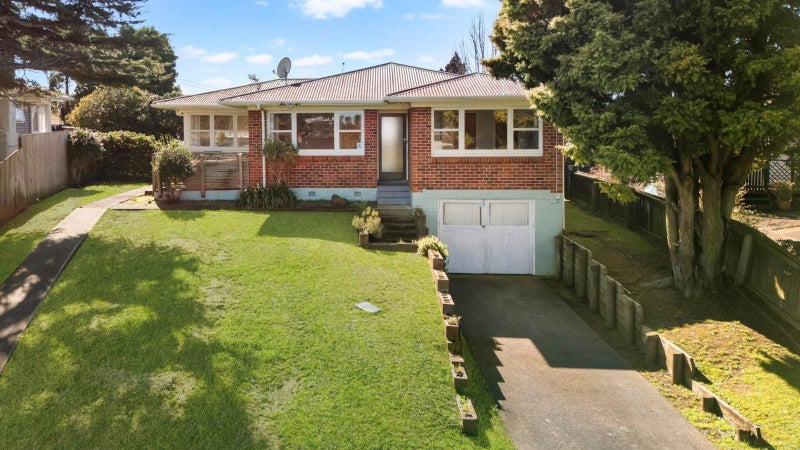 8 Kirton Crescent, Manurewa, Auckland - Carousel 1