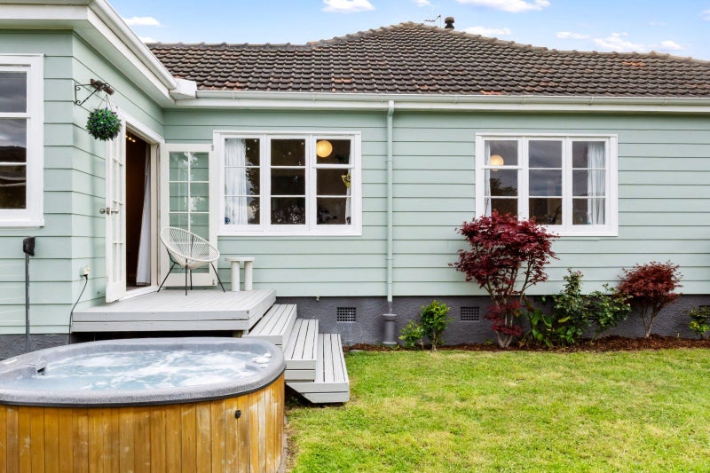 235 Georges Drive, Napier South, Napier - Carousel 1