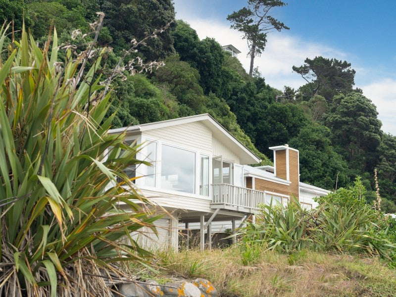291 Karaka Bay Road, Karaka Bays, Wellington - Carousel 1