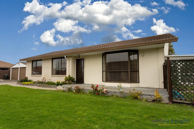 12 Flaxwood Lane, Waltham, Christchurch - Carousel 1