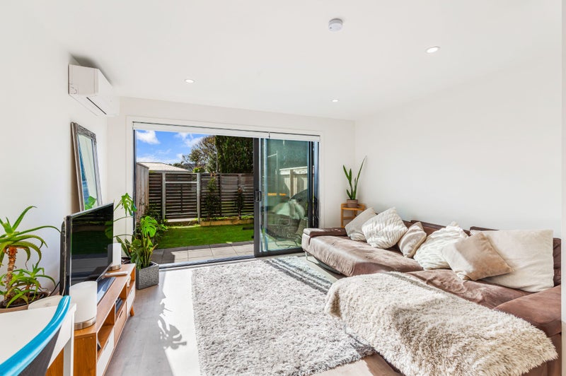 2/12 Tawa Road, Te Atatū Peninsula, Auckland - Carousel 2