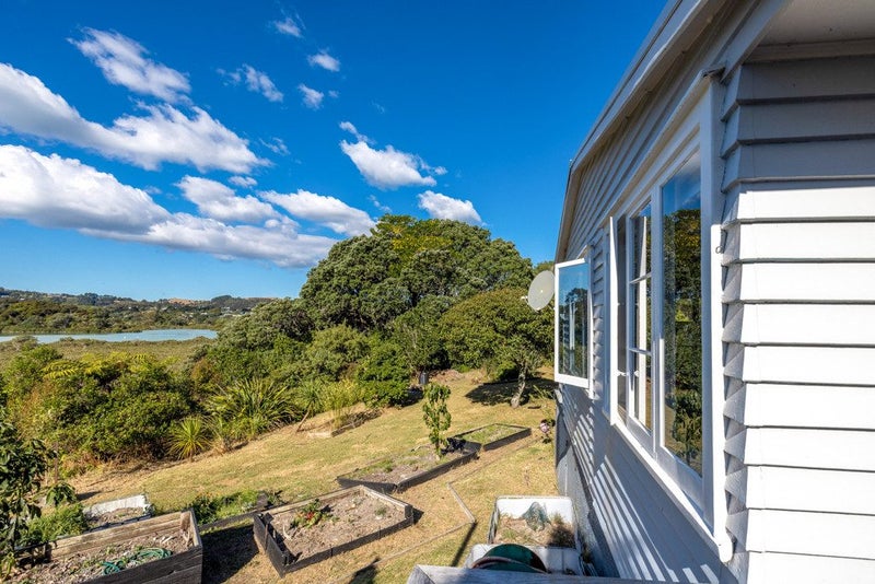 41 Causeway Road, Surfdale, Waiheke Island - Carousel 1