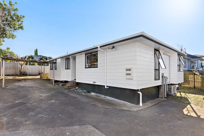2/20 Eastdale Road, Avondale, Auckland - Carousel 1