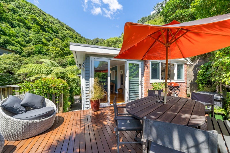 3 Waitohu Road, York Bay, Lower Hutt - Carousel 1