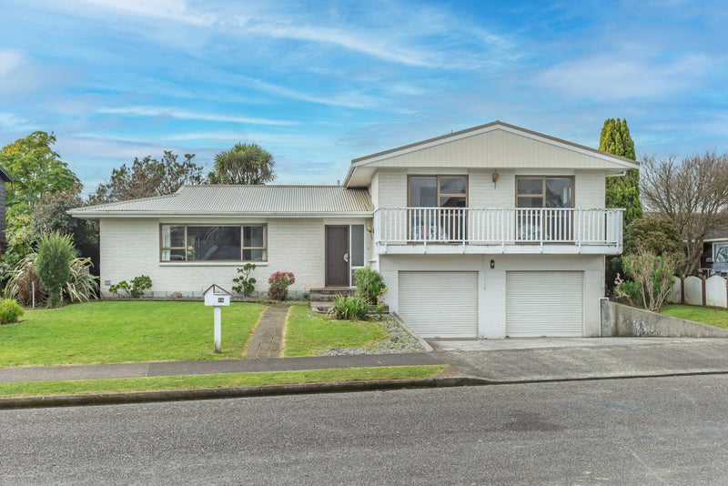 69 Highbury Drive, Levin, Levin - Carousel 1