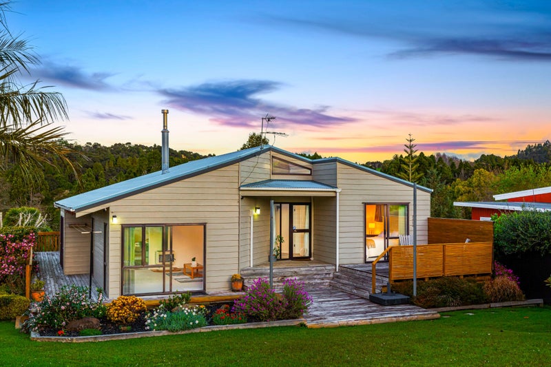 41 Grassmere Road, Henderson Valley, Auckland - Carousel 1