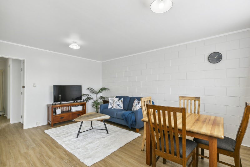 28 Colchester Crescent, Newlands, Wellington - Carousel 2