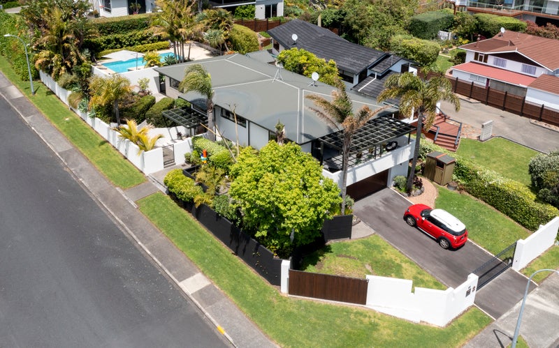 2 Copperfield Terrace, Mellons Bay, Auckland - Carousel 1