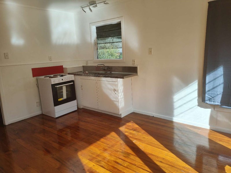 182 Hutchinson Avenue, New Lynn, Auckland - Carousel 2