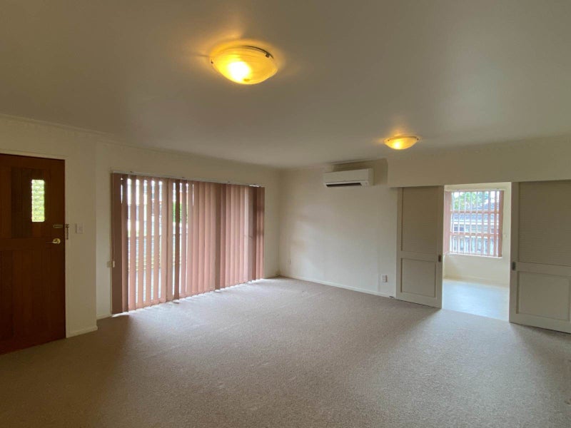 30 Borrowdace Avenue, Botany Downs, Auckland - Carousel 2