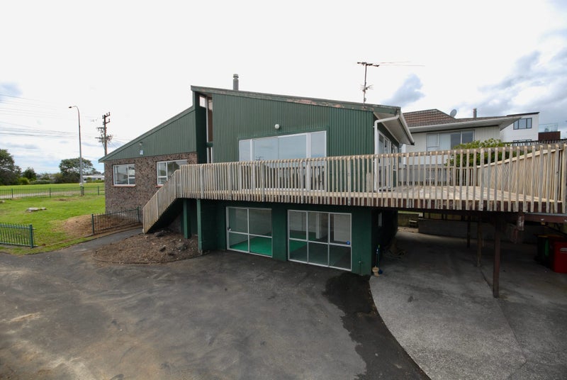 785 East Coast Road, Northcross, Auckland - Carousel 1