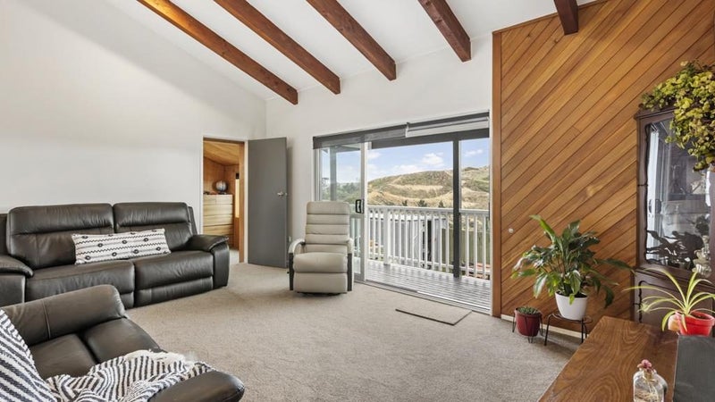6 Salem Court, Churton Park, Wellington - Carousel 1