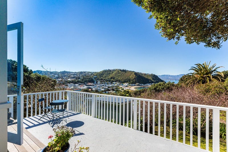 194 Derwent Street, Island Bay, Wellington - Carousel 1