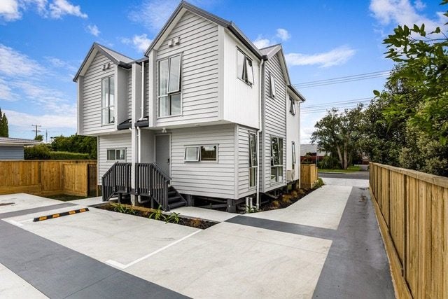 2/51 Wharf Road, Te Atatu Peninsula, Auckland - Carousel 12
