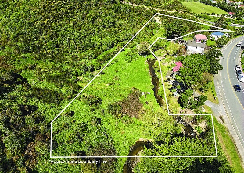 196 Happy Valley Road, Ōwhiro Bay, Wellington - Carousel 1