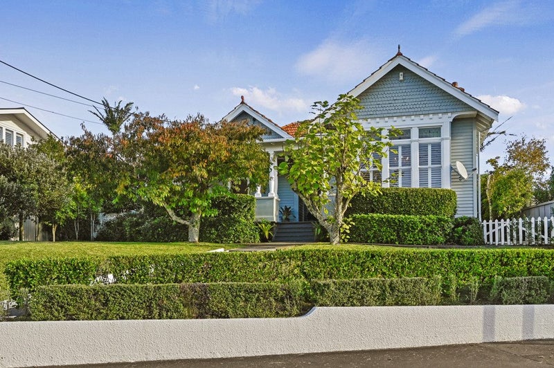 58 Hinemoa Street, Birkenhead, Auckland - Carousel 1