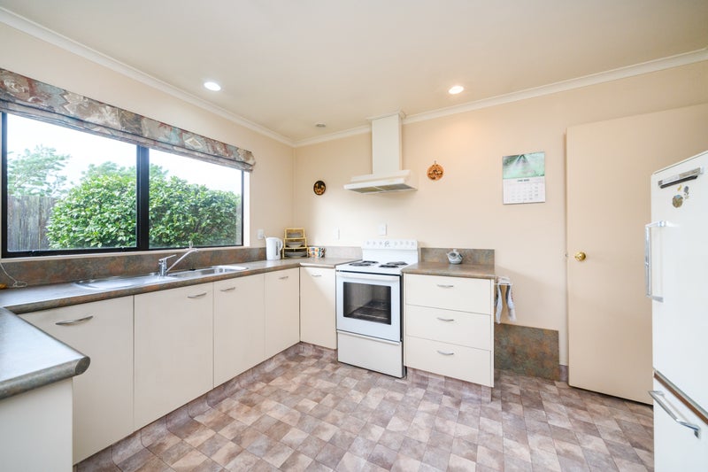 19 Woburn Place, Takaro, Palmerston North - Carousel 2