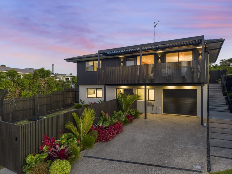 2/8 Newhaven Terrace, Mairangi Bay, Auckland - Carousel 1