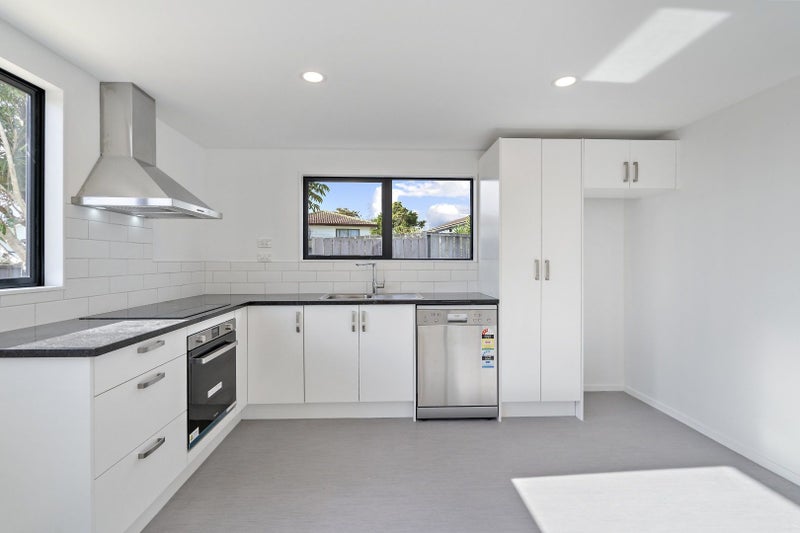 81 Charntay Avenue, Clover Park, Auckland - Carousel 1