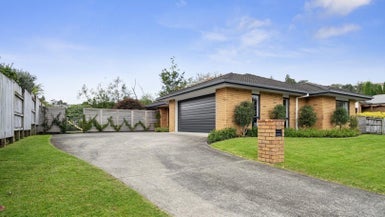 27 Amberley Crescent, Bethlehem, Tauranga - Carousel 1