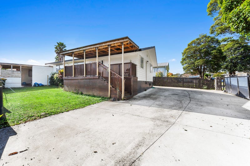 6 Aden Place, Clendon Park, Auckland - Carousel 2