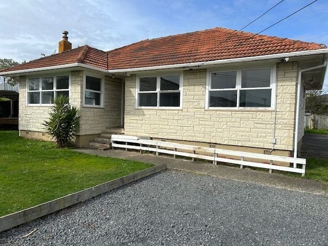 4 Nairn Place, Otara, Auckland - Carousel 1