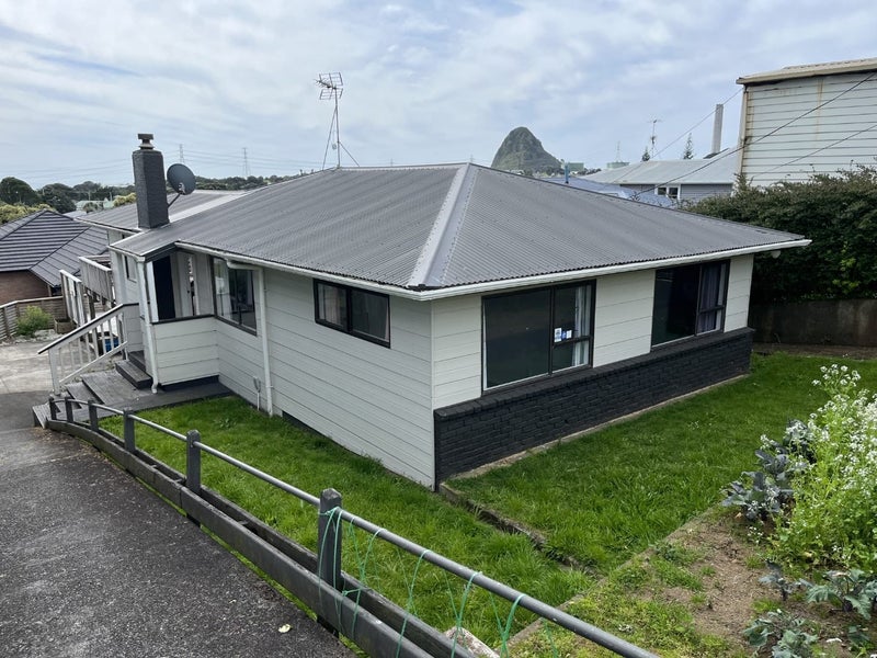 3 Mount View Place, Spotswood, New Plymouth - Carousel 1