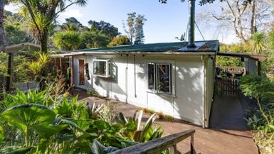 680 South Titirangi Road, Titirangi, Auckland - Carousel 1