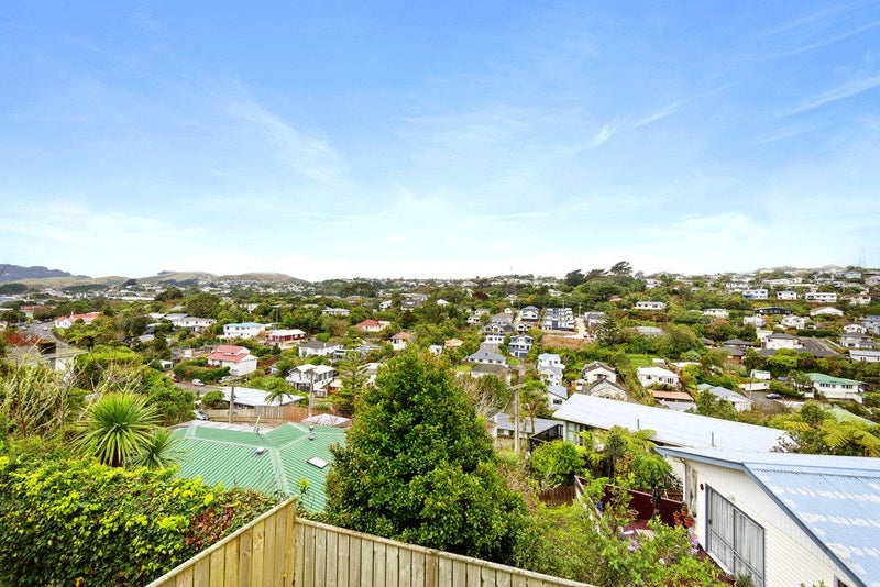 9 Innes Way, Newlands, Wellington - Carousel 2