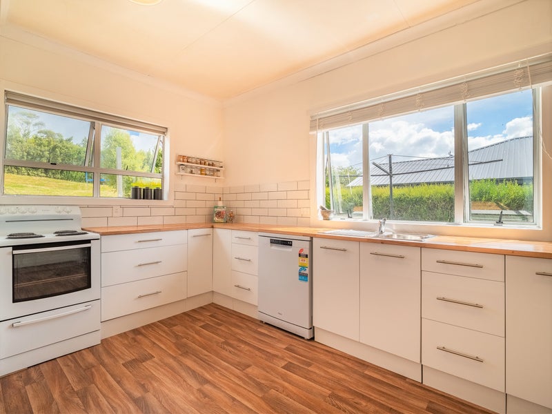 13 Beach Street, Saint Clair, Dunedin - Carousel 1