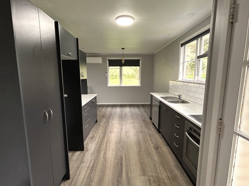 106 Arahura Crescent, Waitangirua, Porirua - Carousel 2