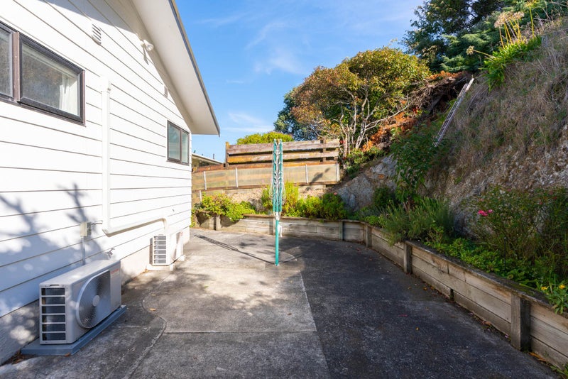 64 Fyvie Avenue, Tawa, Wellington - Carousel 18