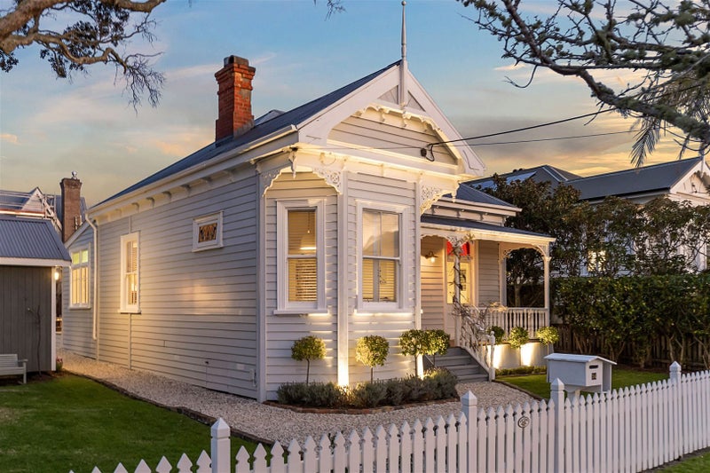 24 Russell Street, Stanley Point, Auckland - Carousel 1