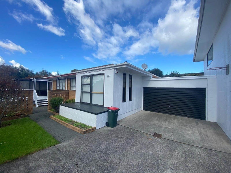 1/125 Glenmore Road, Sunnyhills, Auckland - Carousel 1