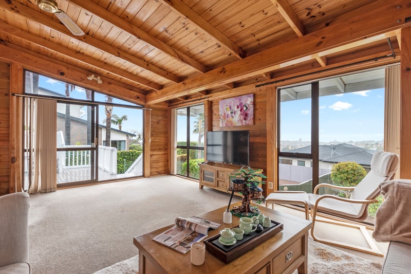 11 Ilex Place, Totara Heights, Auckland - Carousel 2