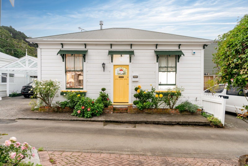 6 Calgarry Avenue, Thorndon, Wellington - Carousel 1