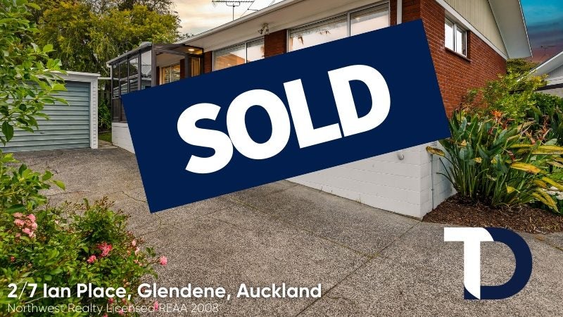 2/7 Ian Place, Glendene, Auckland - Carousel 1