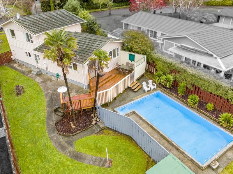 15 Zeala Grove, Stokes Valley, Lower Hutt - Carousel 2