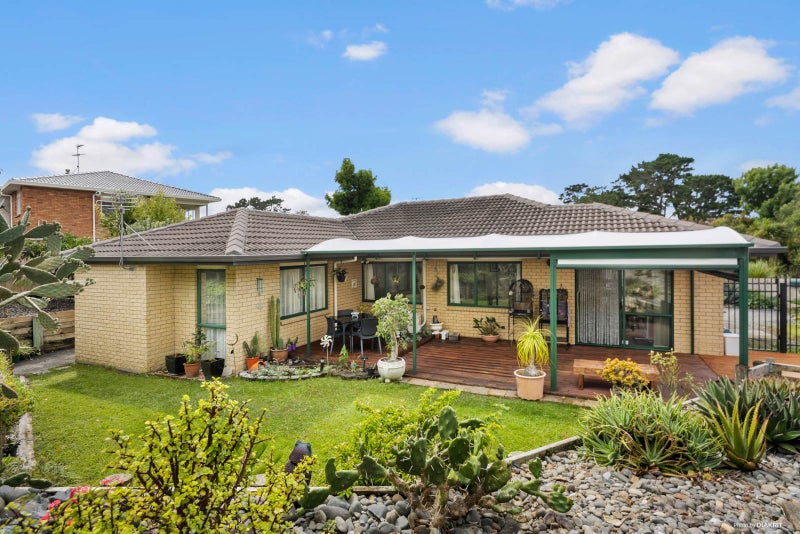 17 San Pedro Place, Henderson, Auckland - Carousel 1