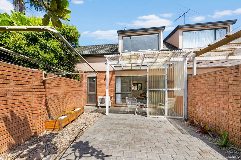 18/1 Melview Place, New Lynn, Auckland - Carousel 2