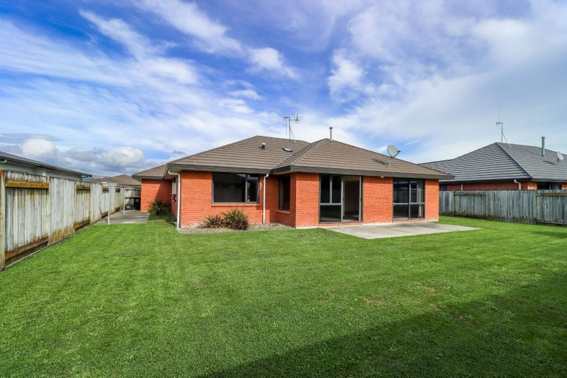 17 Meridian Grove, Kelvin Grove, Palmerston North - Carousel 18