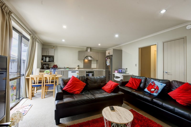 2/31 Jones Crescent, Melville, Hamilton - Carousel 2