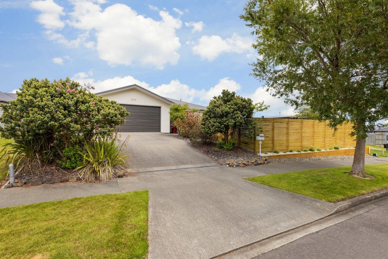 11 Monaco Grove, Fitzherbert, Palmerston North - Carousel 43
