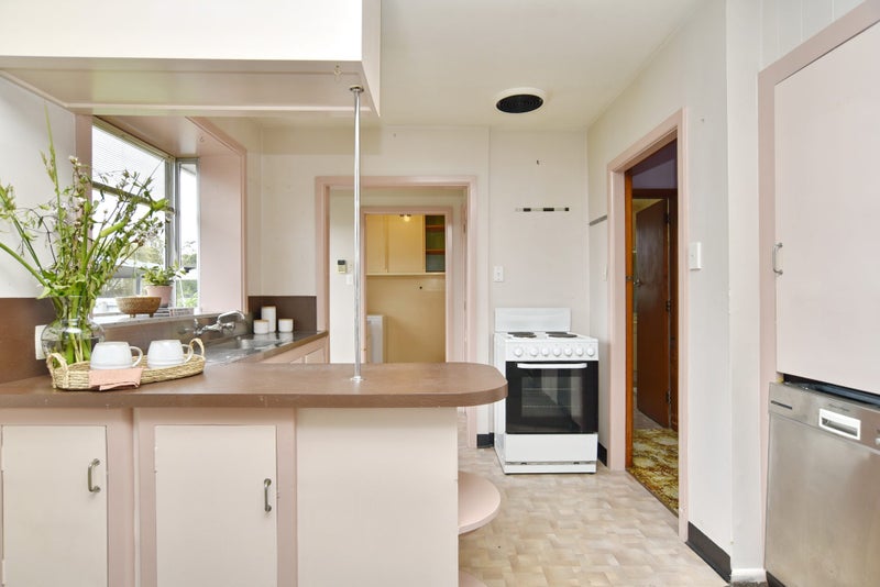 19 Bourne Crescent, Papanui, Christchurch - Carousel 2