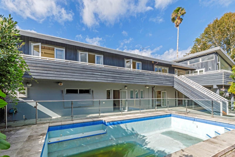 12 Taumata Road, Castor Bay, Auckland - Carousel 2