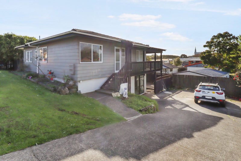 3 Kirklow Place, Goodwood Heights, Auckland - Carousel 1